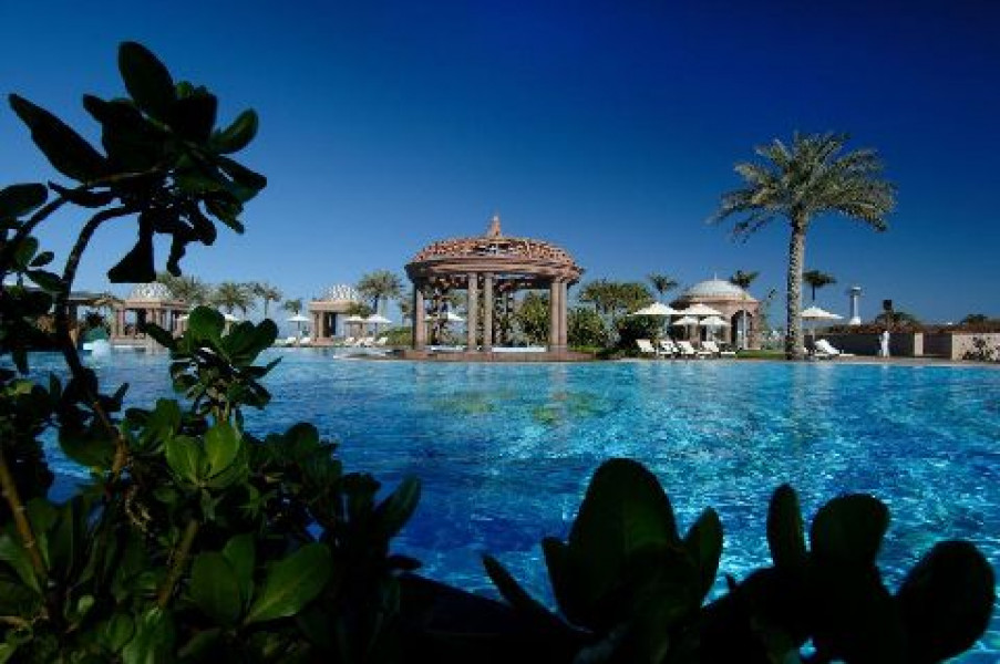 Emirates Palace East Pool detail comp