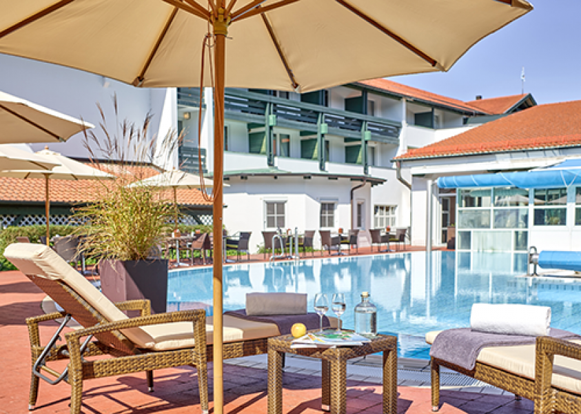 Aussenpool mit Terrasse Das Ludwig