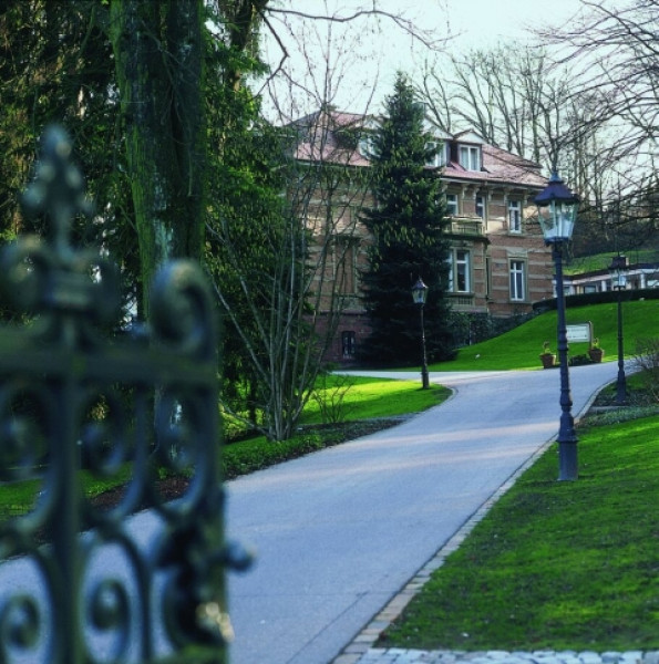 5 Villa mit Einfahrt