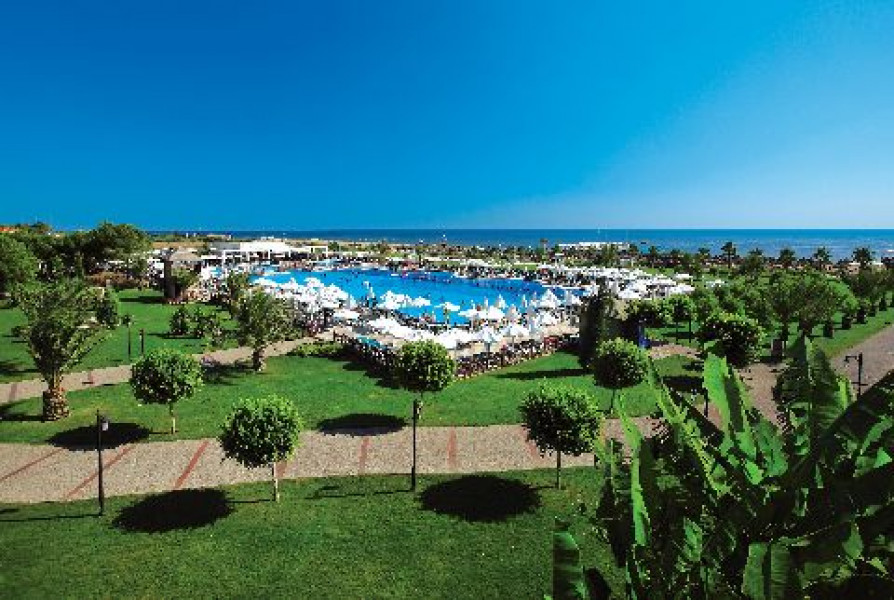 Voyage Belek Main Pool 01 hi res