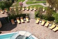 Gartenansicht mit Pool