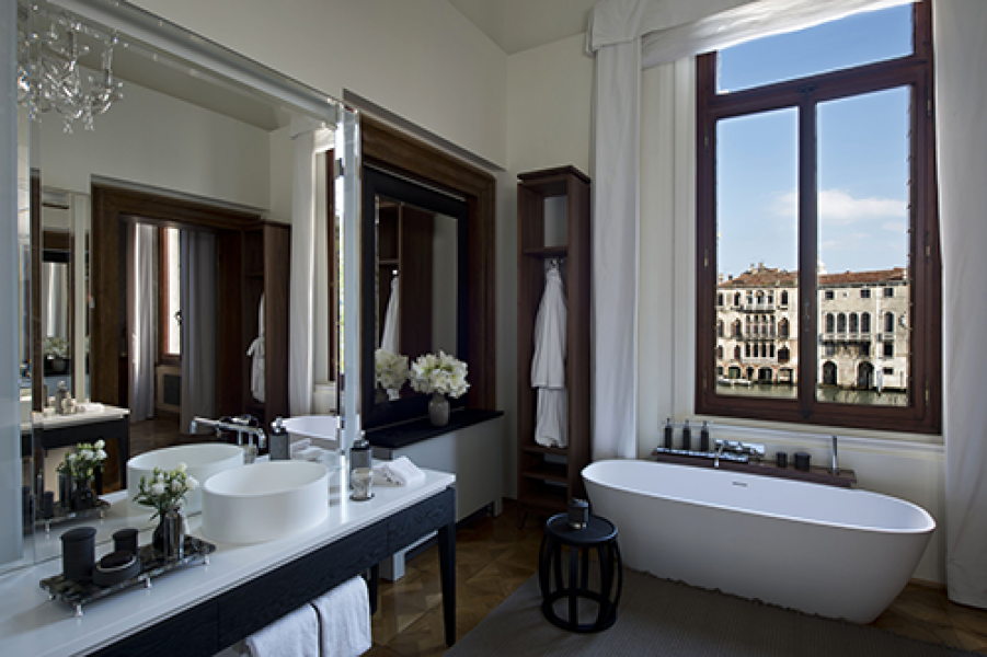 Aman Venice Maddalena Stanza Bathroom 10