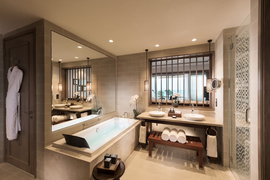 Deluxe Room  Sea View Bathroom © Anantara Hotels, Resorts & Spas(4)