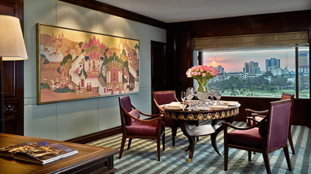 Corner Suite Dining Room