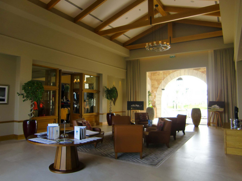 Arabian Ranches Clubhouse innen v2