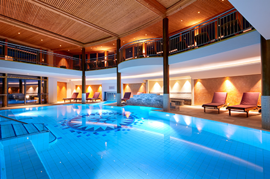 Ayurveda Resort MANDIRA Innenpool 3 v2
