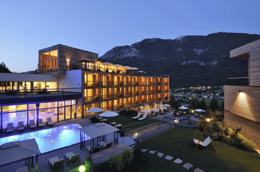 DASKRONTHALERAussenansichtAbend