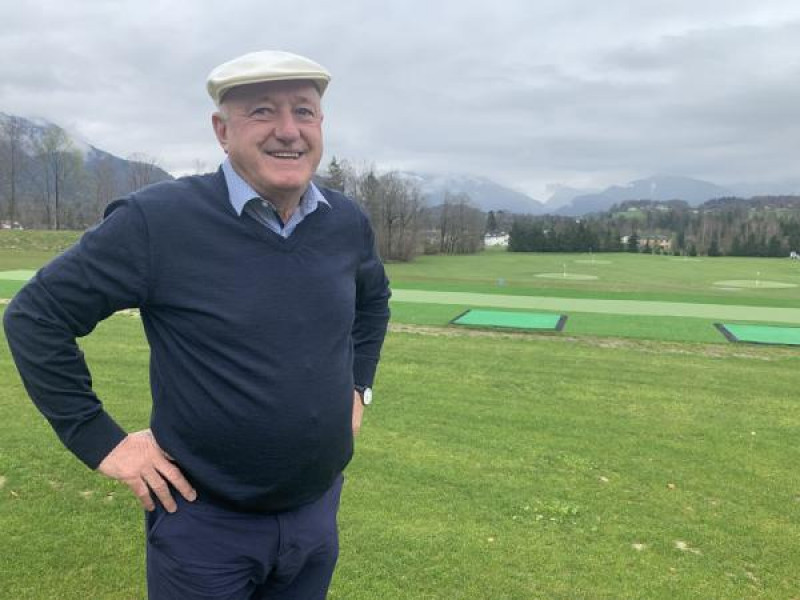 1 Franz Laimer auf der doppelstoeckigen Driving Range.
