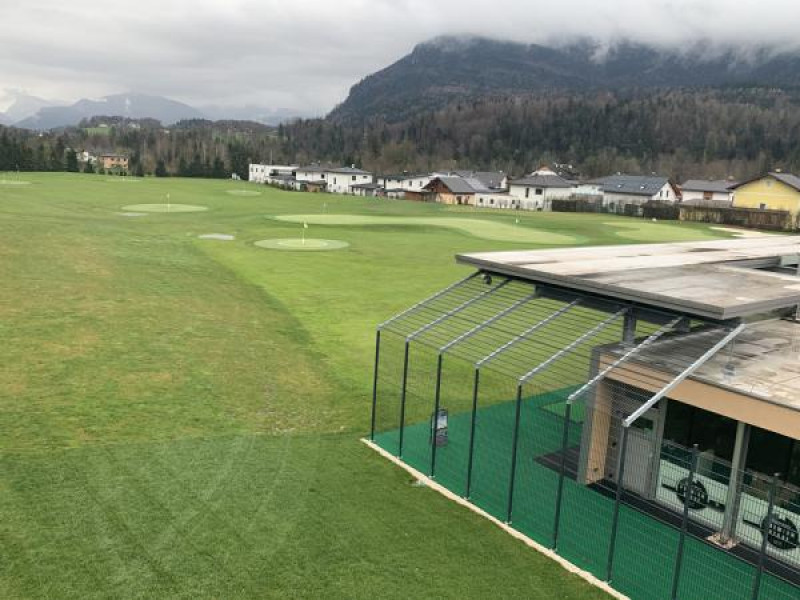 Sieben Anspielgruens befinden sich auf der 350 Meter langen Spielflaeche.