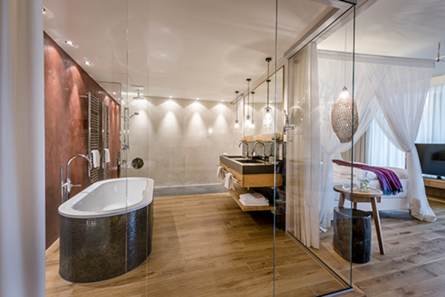 Seezeitlodge Hotel Spa Suite Badezimmer Gunter Standl