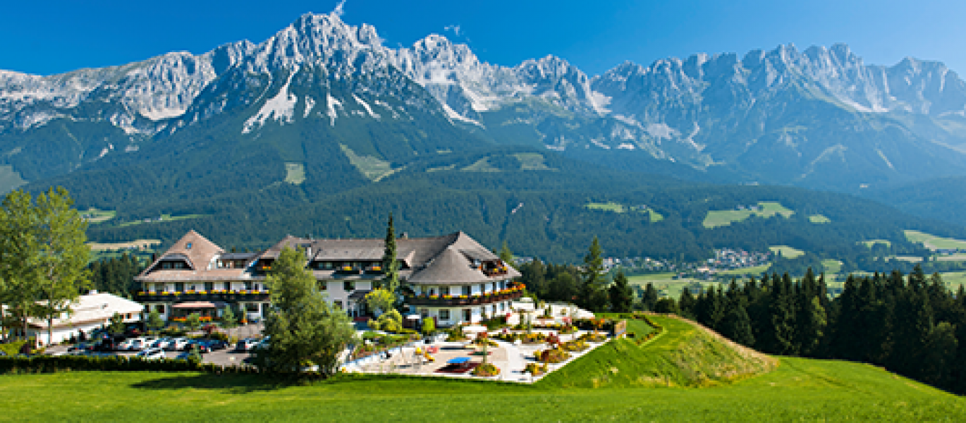 Kaiserhof Aussen Sommer + Garten