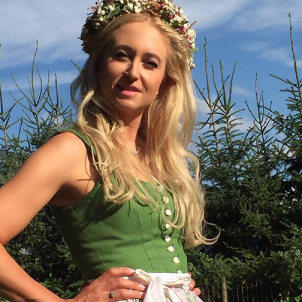 7 Johann im Salzkammgut Dirndl