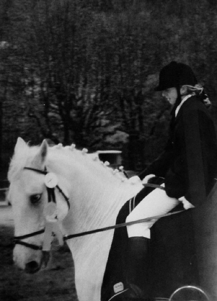 8 Johanna auf ihrem Lippizaner