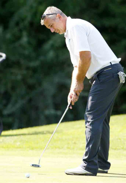 6 Referee Helmut Pottler