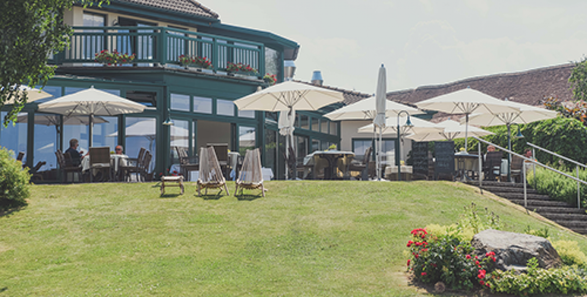 2 Aperitif auf der Diamond Club Terrasse