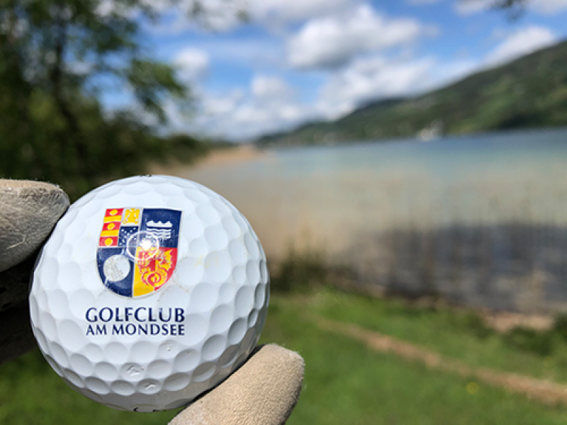 MondseeimHintergrund golf