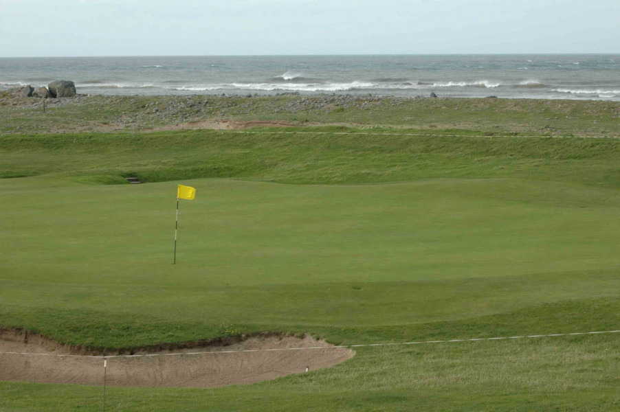 8th green by the sea