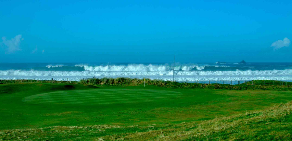 Trevoses 4th hole against a wild Atlantic backdrop