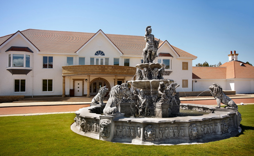 courtyard fountain at at trump turnberry 53013207068 o