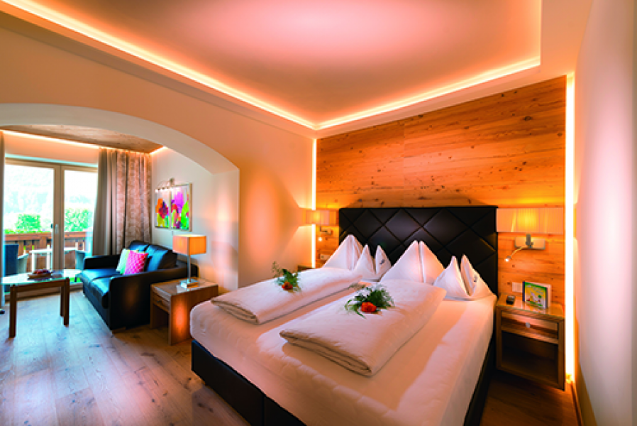 gesamtansicht mit aussicht verwoehnhotel berghof3