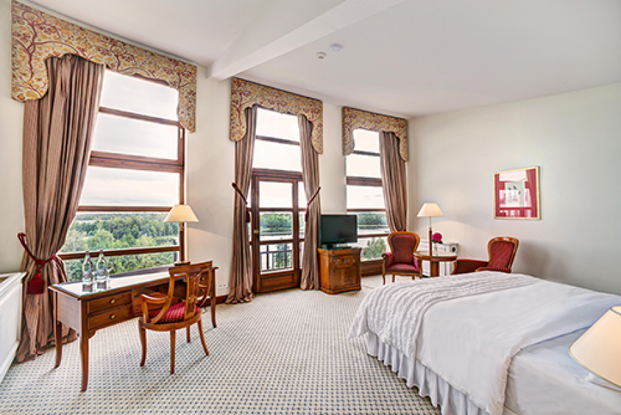 07 02 EXECUTIVE ROOM.jpg2