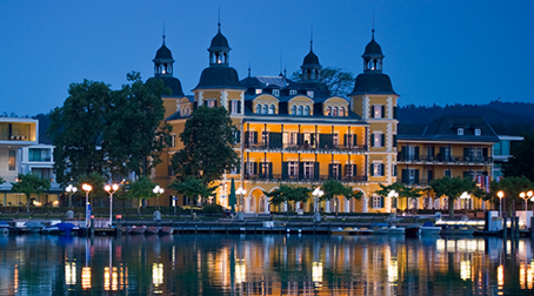 Schlosshotel Velden bei Nacht c Worthersee Tourismus GmbH